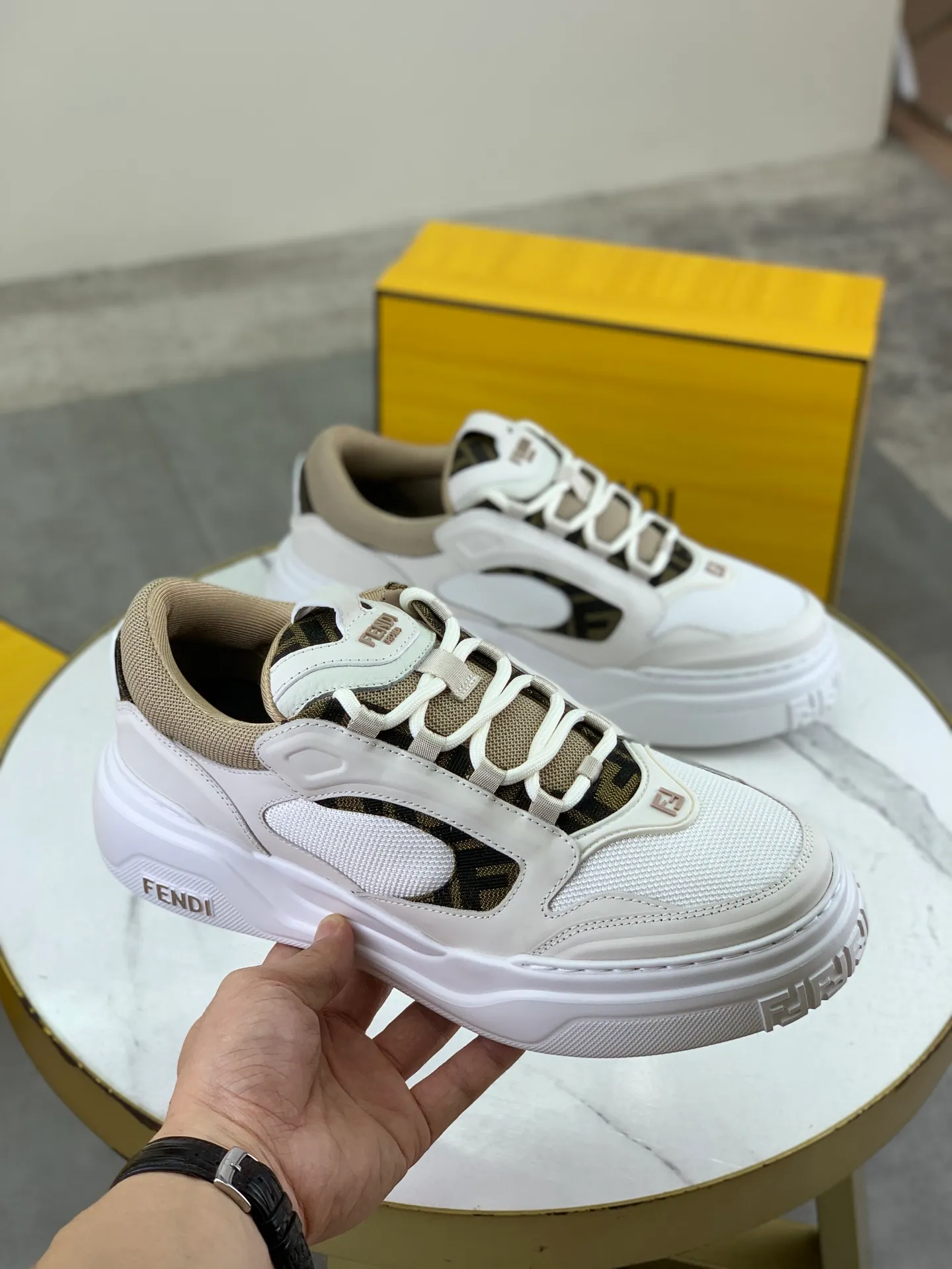 Men's Men's Shoes 💰P740 New Style 💰💎💎💎Summer Hot Style [FENDI Fendi] Top Version 🆕New slip-on sneakers, wavy soles engraved with original words. Embossed Fendi Flow lettering on the heel. The upper is made of high-end calfskin and breathable materials. Original lining with tone-on-tone details decorated with innovative handcrafting techniques. Ultra-light and wear-resistant TPU and IP foam soles, overall lightweight and comfortable. Size:39-44 (38 45 can be customized)